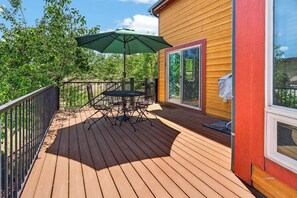 Outdoor dining - 1BR Mountain View Studio Retreat Near Fort Collins (Fort Collins)