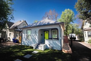 Exterior - Downtown CO Springs 1BR Cottage with Sunroom (Colorado Springs)