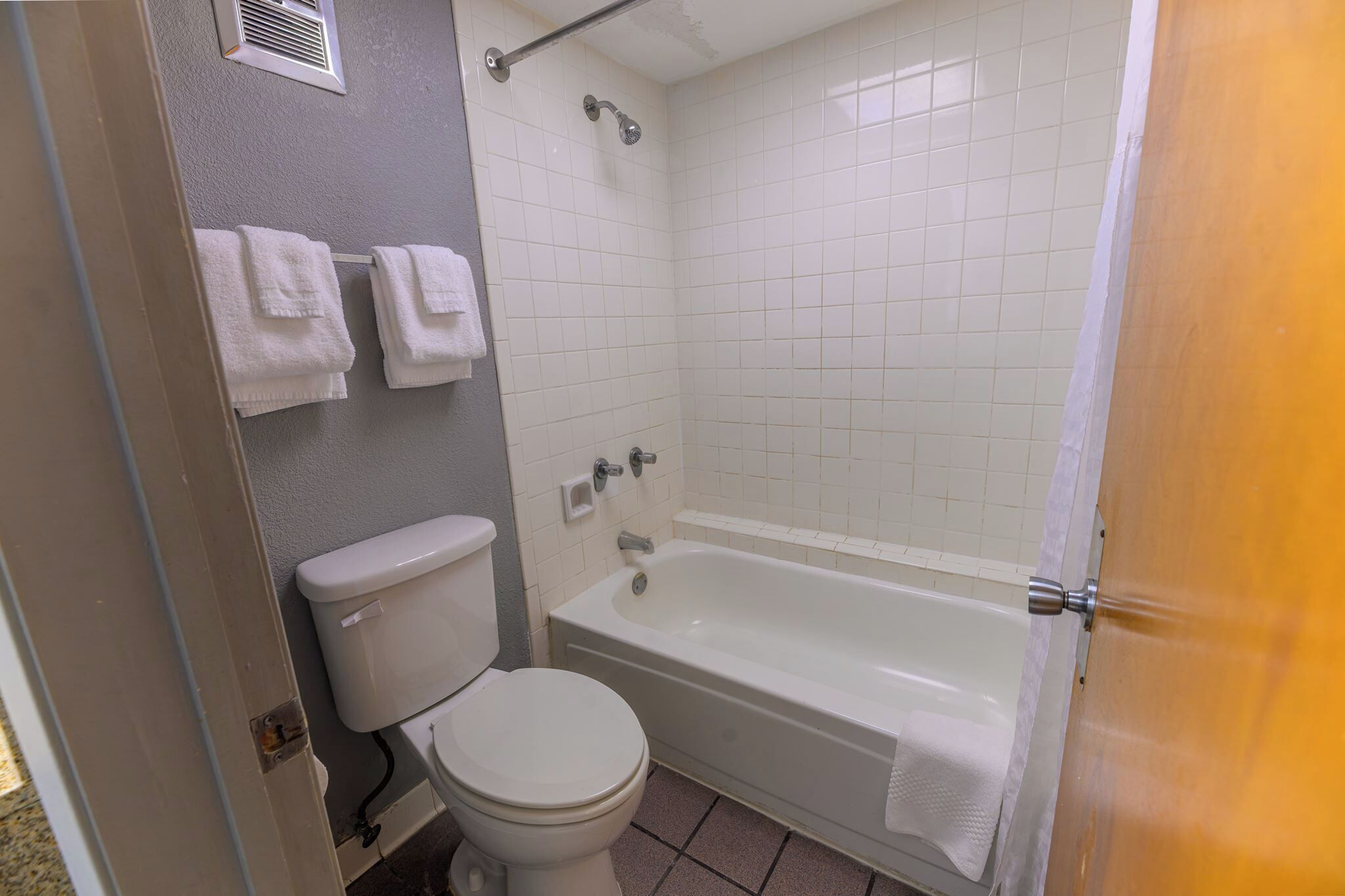 Basic Double Room | Bathroom