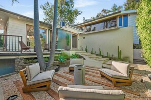 Terrace/patio - Casa Seraphina by Oraklus (Los Angeles)