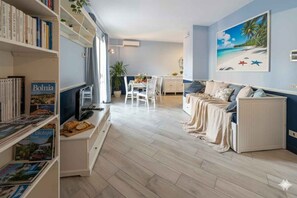 TV - Holiday apartment mit Klimaanlage und Balkon (Imperia)