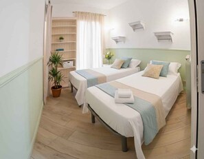 Room - Holiday apartment mit Klimaanlage und Balkon (Imperia)
