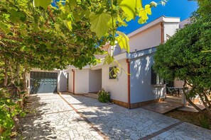 Terrace/patio - Holiday apartment mit Klimaanlage und Terrasse (Medulin)