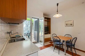 Fridge, stovetop, dishwasher, coffee/tea maker - Holiday apartment mit Klimaanlage und Terrasse (Medulin)