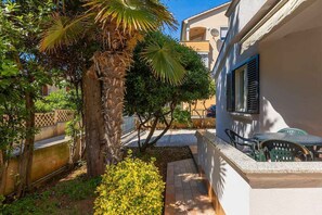 Outdoor dining - Studio with air conditioning (Medulin)