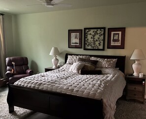 Room - Stay in a shouse, a shop house, with thirteen foot ceilings, plenty of room. (Newport)