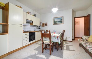 Fridge, stovetop, dishwasher, cookware/dishes/utensils - 2 bedroom stunning home in Camaiore (Camaiore)