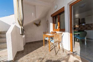 Outdoor dining - Holiday Apartment Mary with Air Conditioning (Punat)