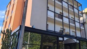 Esterni