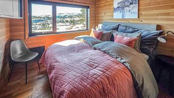 4 bedrooms, iron/ironing board, travel crib, free WiFi