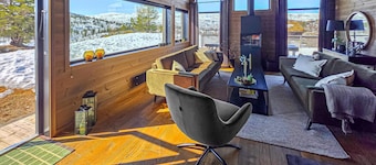 Amazing home in Edland with WiFi
