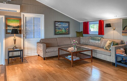 3 bedroom awesome home in Korsvegen
