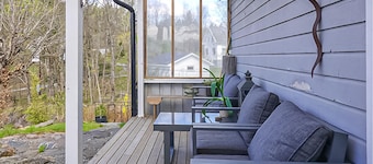 Beautiful home in Arendal with WiFi