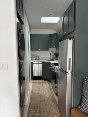 Private kitchen - Charming studio in peaceful Napa perfect for a relaxing getaway (Napa)