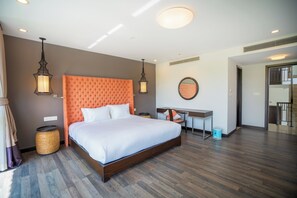 Pillow-top beds, in-room safe, desk, laptop workspace - Premier Village Beach Villas (Ngu Hanh Son)