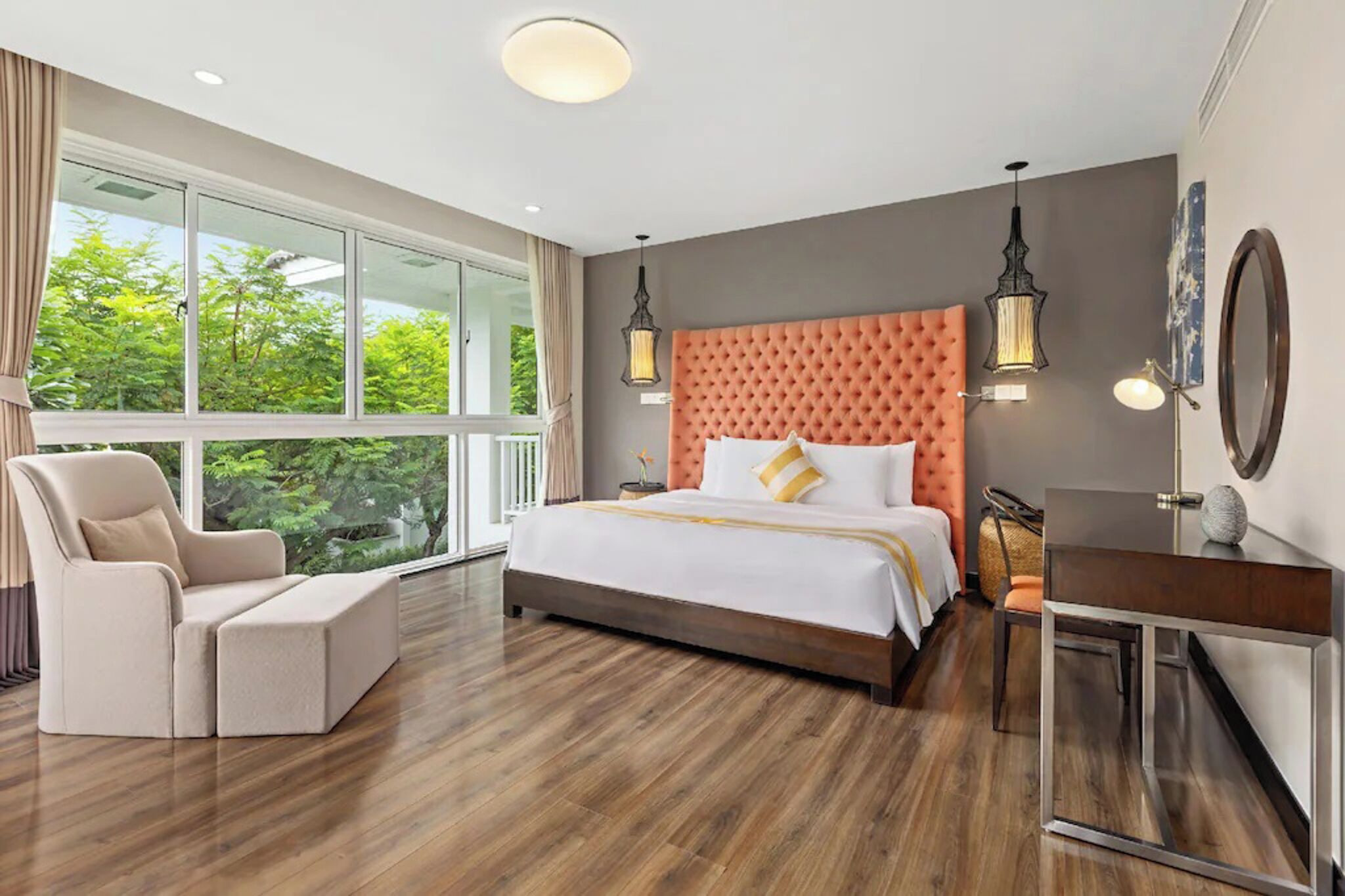 Familienvilla, eigener Pool, Gartenblick | Pillowtop-Betten, Zimmersafe, Schreibtisch