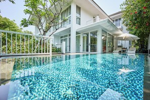 Premier-Villa, eigener Pool, am Strand | Pool