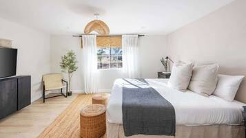 Iron/ironing board, travel cot, WiFi, bed sheets
