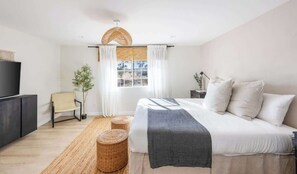 Iron/ironing board, travel crib, WiFi, bed sheets