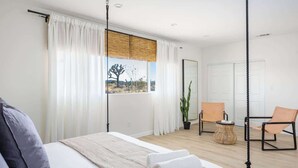 5 slaapkamers, een strijkplank/strijkijzer, reisbedje, wifi