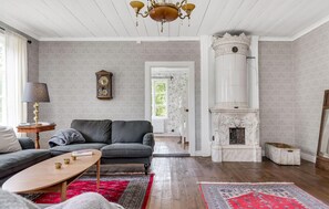 Smart TV, fireplace - 4 bedroom awesome home in Strömsnäsbruk (Strömsnäsbruk)