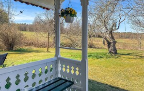 Property grounds - Amazing home in Motala with ethernet internet (Motala)