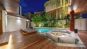 Vila exclusiva, vista para a piscina | Piscina | Piscina externa