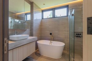 Bathroom - 3BR Retreat in Quiet Luxury Area V307 (Si Sunthon)