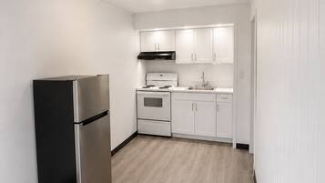 Apartment, 2 Bedrooms, Kitchen | Private kitchen | Full-size fridge, microwave