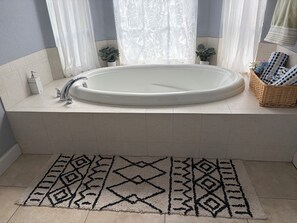 Bathroom - Spacious and Private King Suite with Bathtub (Port St. Lucie)