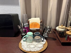 Coffee and/or coffee maker - Spacious and Private King Suite with Bathtub (Port St. Lucie)