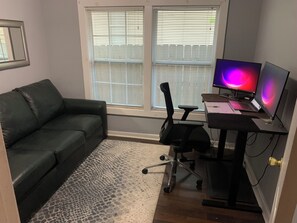 Interior - Charming 2-Bedroom 2 Bath Bungalow By Mercedes Benz / Westside Beltline (Atlanta)