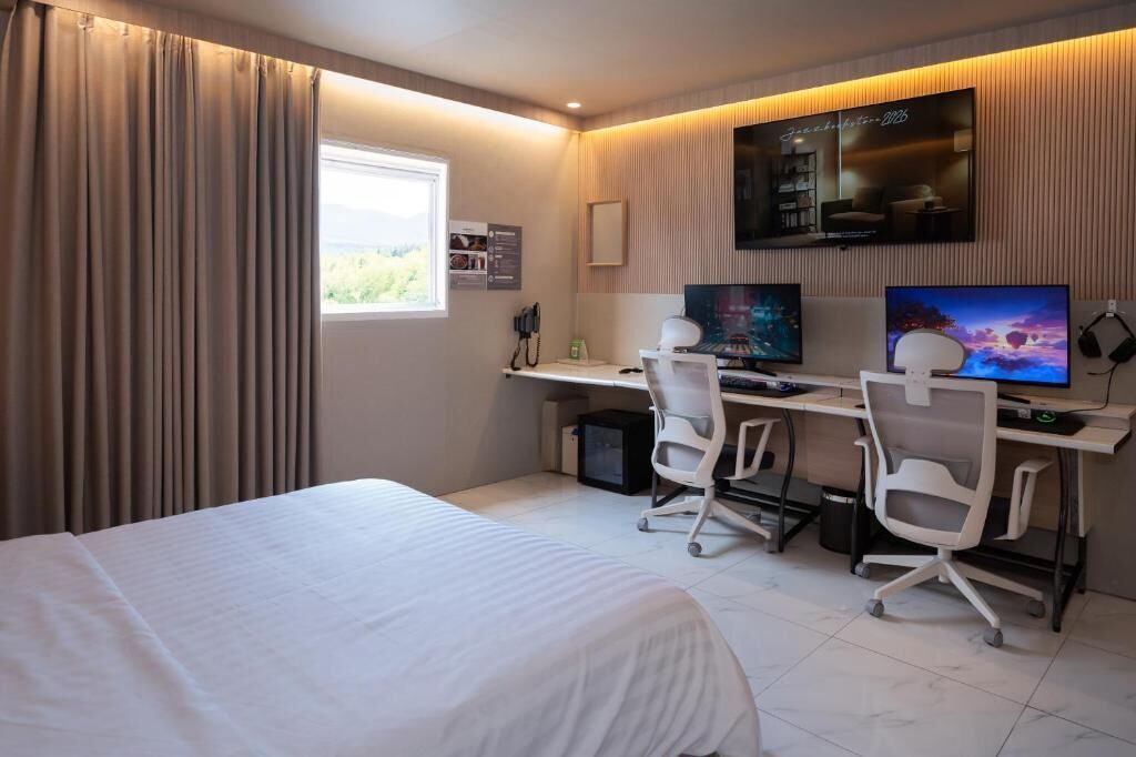 Deluxe Double Room, City View