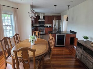 Dining - Excellent 4-bedroom condo with AC in tranquil Braintree (Braintree)