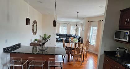 Excellent 4-bedroom condo with AC in tranquil Braintree