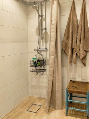 Shower - Historic school in scenic Småland (Vetlanda)