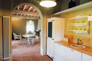 Interior - Family apartment with pool in estate in Valdarno (Reggello)