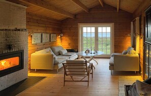 TV, fireplace - Log house in the first row at the Sejerø Bay (Sjællands Odde)