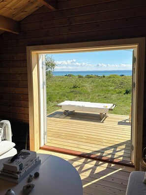 Interior - Log house in the first row at the Sejerø Bay (Sjællands Odde)