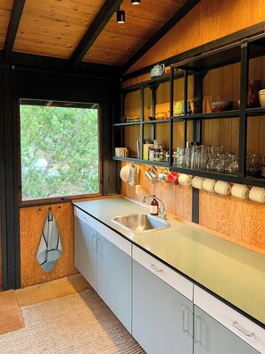 Microwave, oven, dishwasher, coffee/tea maker - Original 70s home surrounded by woods (Vejby)