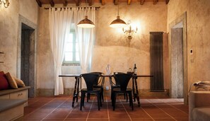 Dining - Spacious flat with castle view in Tuscany (Reggello)