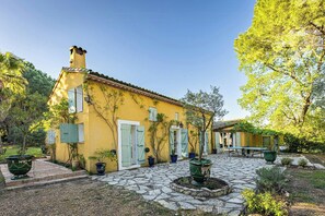Exterior - Winemaker's home by Pézenas vineyards (Pézenas)