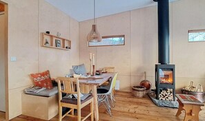 Dining - Self-built cabin with views over Leirvik (Leirvik)