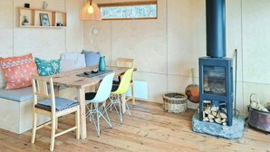 Dining - Self-built cabin with views over Leirvik (Leirvik)