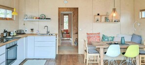 Oven, coffee/tea maker - Self-built cabin with views over Leirvik (Leirvik)