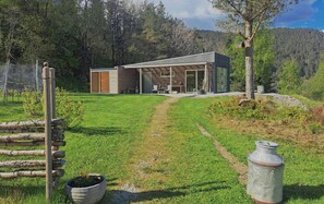 Exterior - Self-built cabin with views over Leirvik (Leirvik)