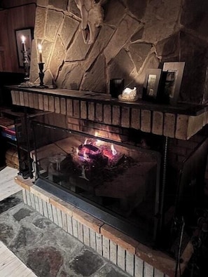 Interior - Handmade cabin by pond on Golsfjellet (Gol)