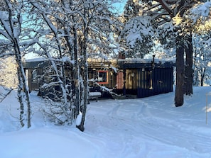 Exterior - Handmade cabin by pond on Golsfjellet (Gol)
