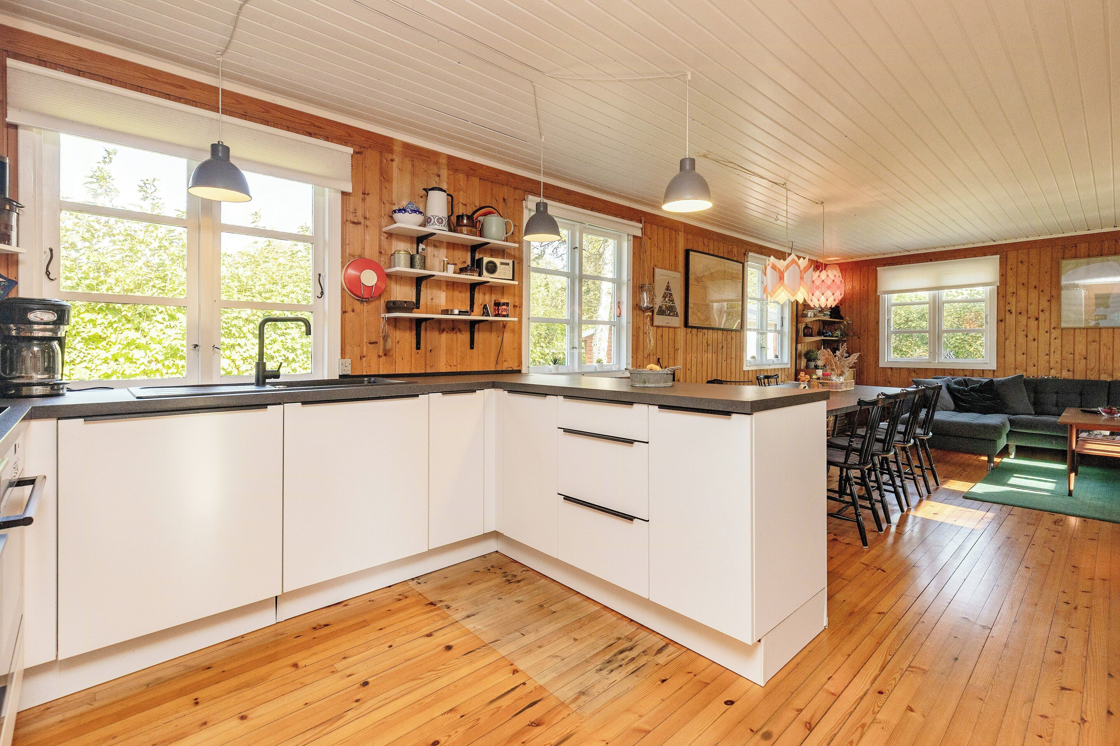 Microwave, oven, dishwasher, coffee/tea maker