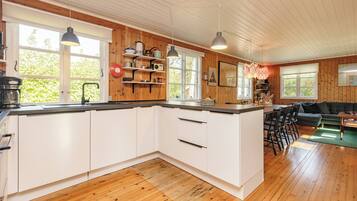 Microwave, oven, dishwasher, coffee/tea maker